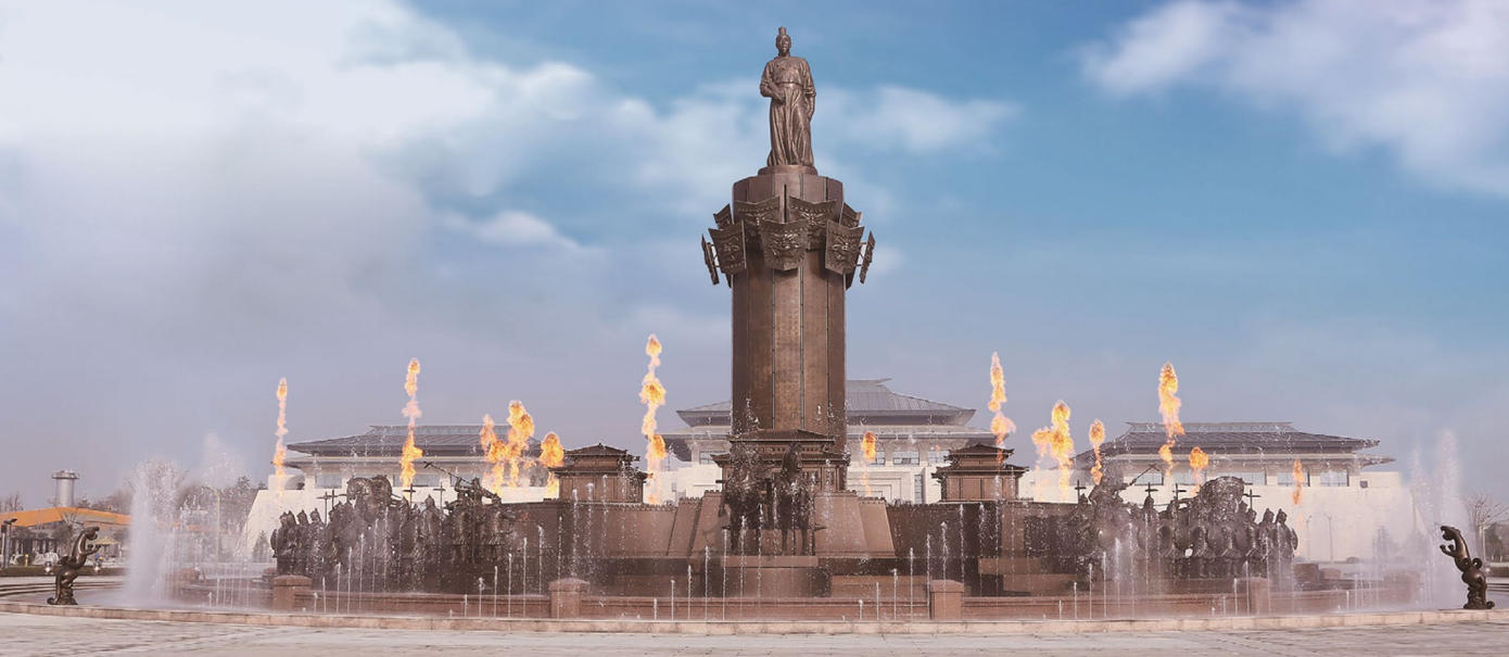《孙武颂》动感雕塑依据孙子军事文化思想，采用现代雕塑艺术设计而成。该动感雕塑运用了先进的数字技术，采用激光、音响、焰火、水雾、转动、灯光、喷泉等有机组合，生动演绎了古代战争场面，场景高潮迭起、五彩缤纷、雄浑博大、震撼人心，是目前科技含量最高、工艺最复杂、艺术效果最佳的景观动态雕塑典范。.jpg